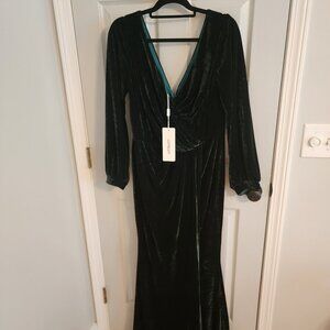 Gorgeous velvet-looking dress-size 16-Never worn